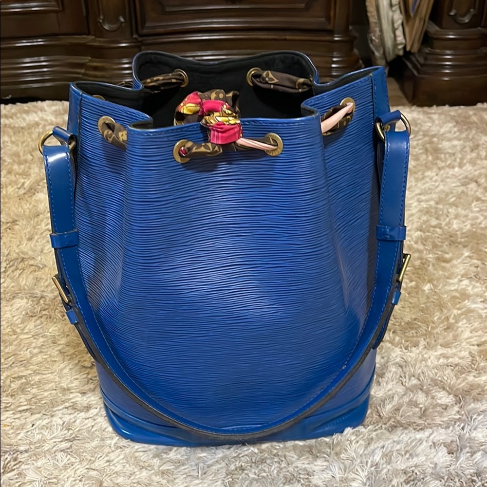 Louis Vuitton Toledo Blue Epi Noe Bag, Gold Hardware, Summer Trunks Bandeau - Picture 10 of 17